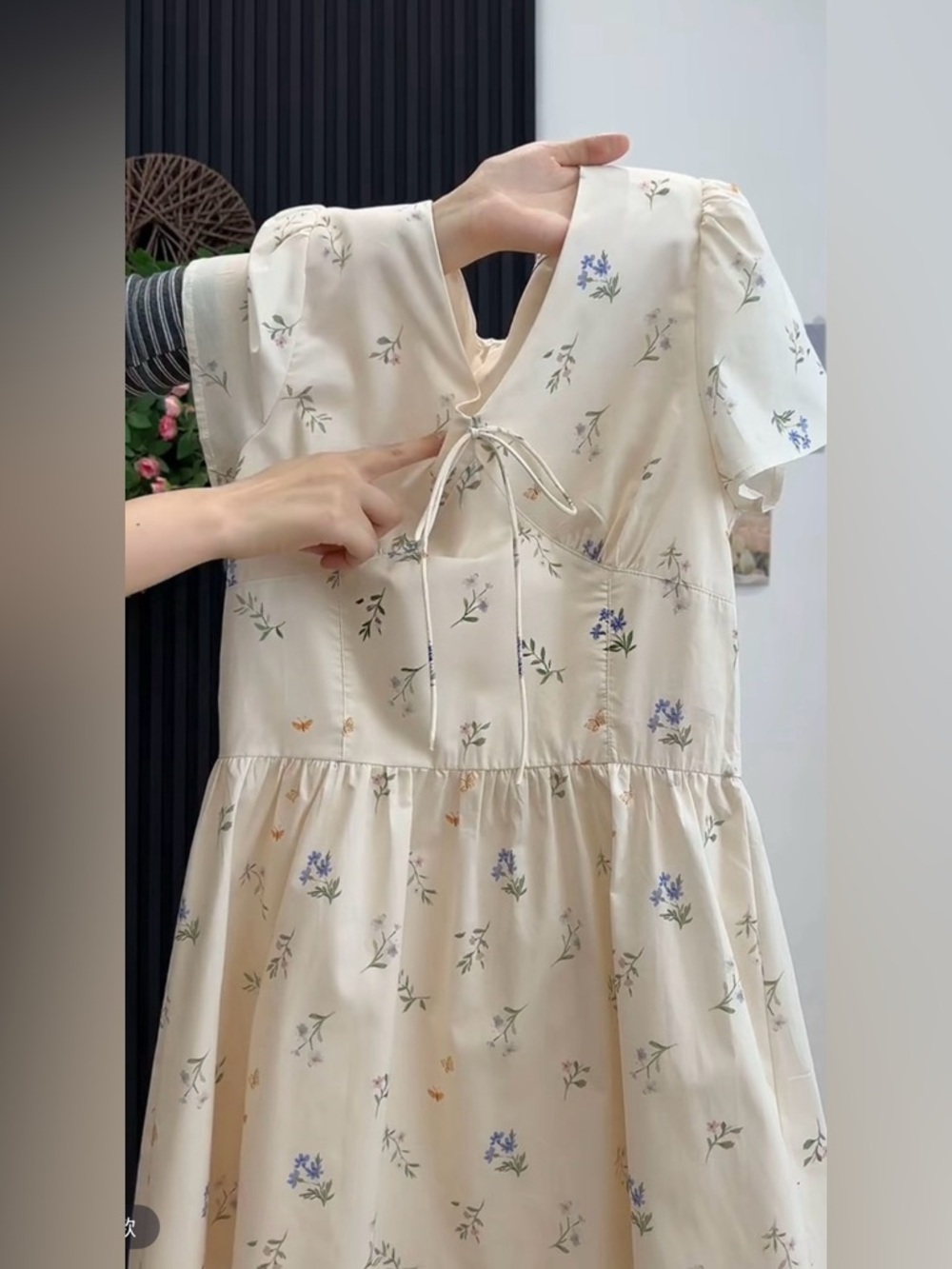 Dress - Picture 3 of 3